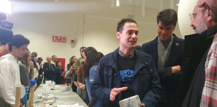 El presidente Javier Lambán ha participado en el lanzamiento de uno de los dos globos sonda lanzados hoy desde Ejea de los Caballeros