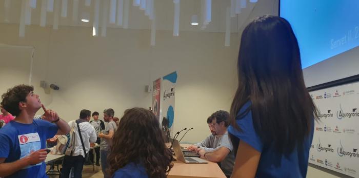 El presidente Javier Lambán ha participado en el lanzamiento de uno de los dos globos sonda lanzados hoy desde Ejea de los Caballeros