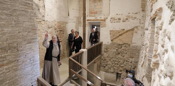 Visita al retablo de San Julián y Santa Lucía del Monasterio de las Canonesas del Santo Sepulcro