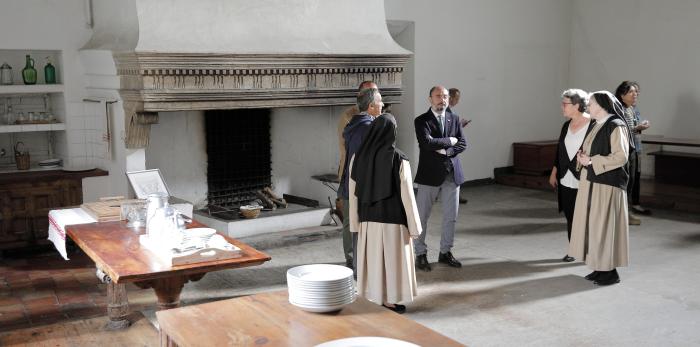 Visita al retablo de San Julián y Santa Lucía del Monasterio de las Canonesas del Santo Sepulcro