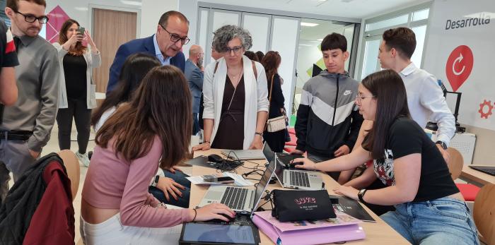 El consejero de Educación visita el IES Torre de los Espejos, de Utebo