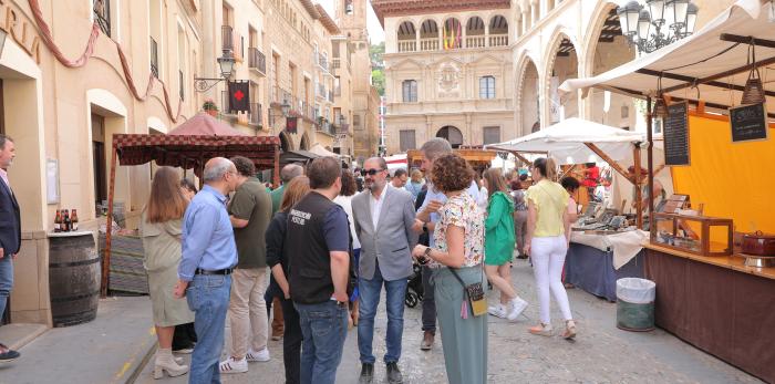 Lambán visita el mercado medieval de Alcañiz