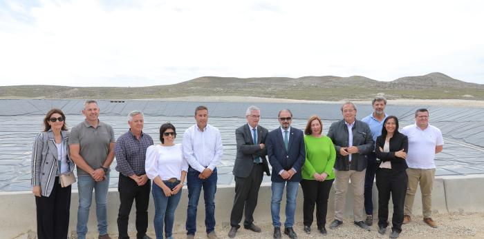 Lambán visita a la planta fotovoltaica y los regadíos de Fuentes de Ebro