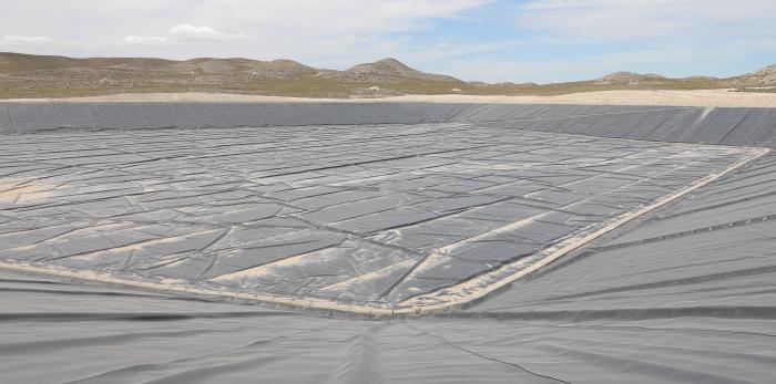 Lambán visita a la planta fotovoltaica y los regadíos de Fuentes de Ebro