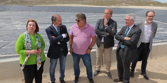 Lambán visita a la planta fotovoltaica y los regadíos de Fuentes de Ebro