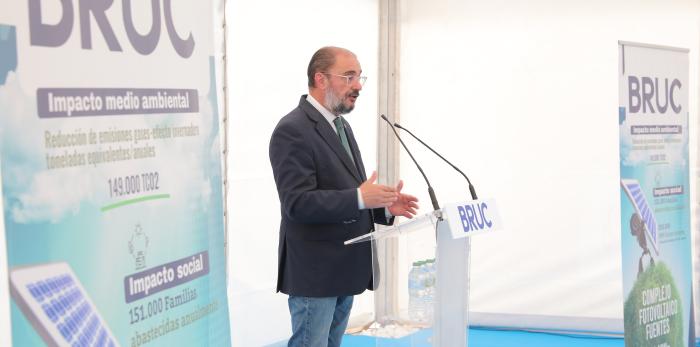 Lambán visita a la planta fotovoltaica y los regadíos de Fuentes de Ebro