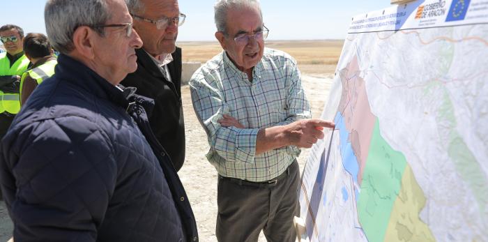 Lambán visita los regadíos del sector VIII de Monegros II