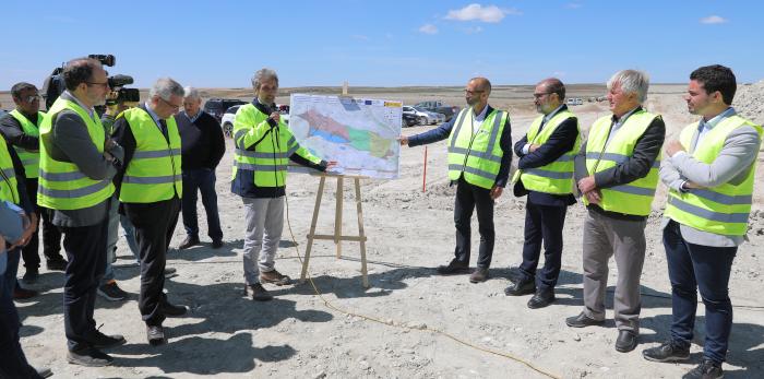 Lambán visita los regadíos del sector VIII de Monegros II