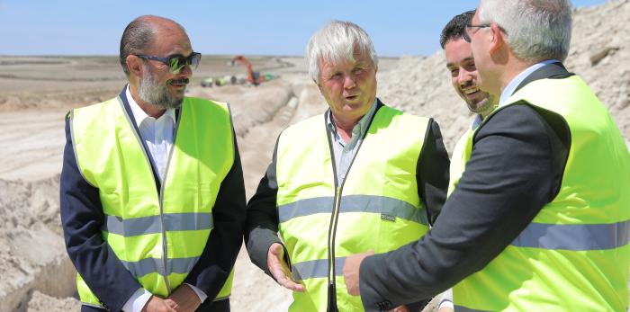 Lambán visita los regadíos del sector VIII de Monegros II