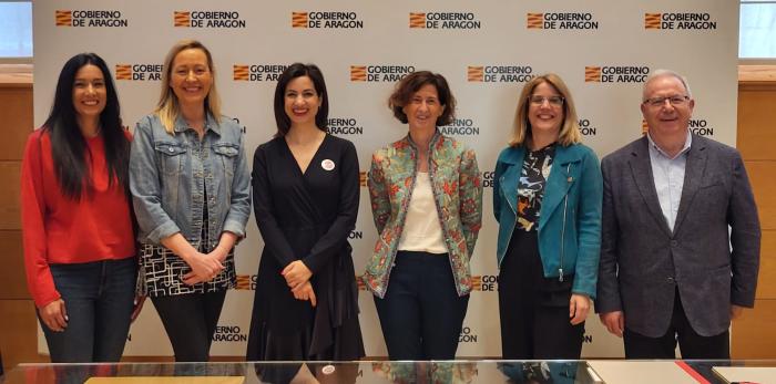 Marta Gastón y Silvia Plaza firman el convenio para la IX edición de MentorizAJE