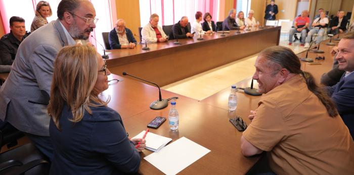 Lambán se reúne con representantes de los grupos Leader de Aragón