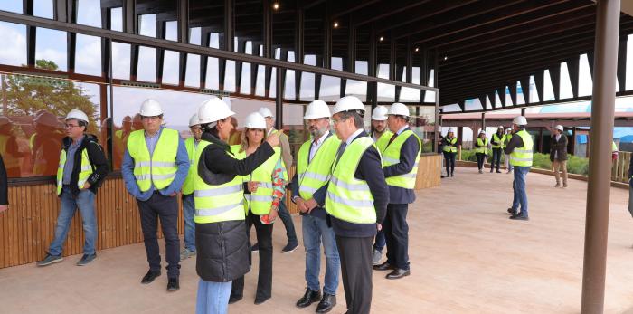 Lambán visita a la ampliación de Dinópolis