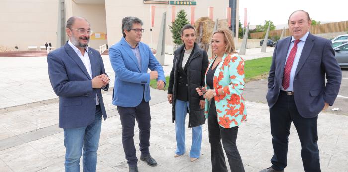 Lambán visita a la ampliación de Dinópolis