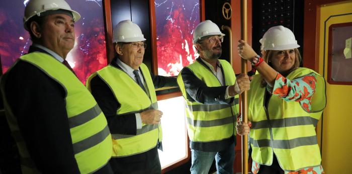 Lambán visita a la ampliación de Dinópolis