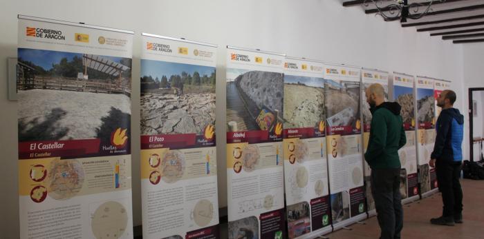 Exposición Los yacimientos paleontológicos BIC de la provincia de Teruel en el ayuntamiento de Camarillas.