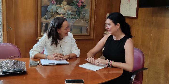 Visita institucional de la consejera de Bienestar Social y Familia al Ayuntamiento de Huesca