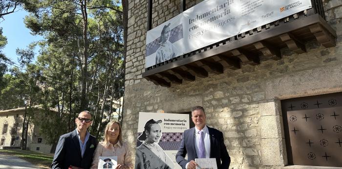 Visita a la exposición 'Indumentaria aragonesa. Fraga y sus mujeres'.