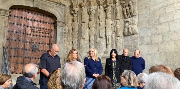 Numerosos vecinos de Sos del Rey Católico han visitado el templo este viernes para conocer las obras de restauración.