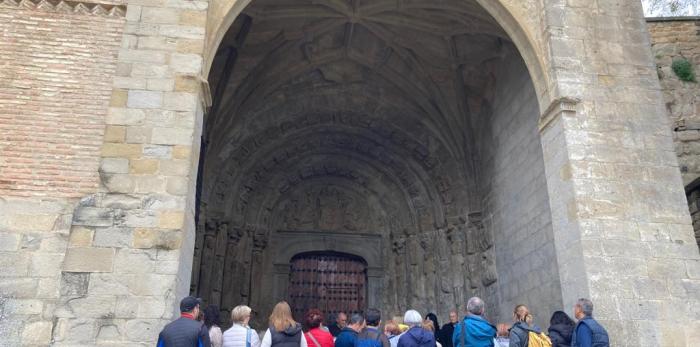 Numerosos vecinos de Sos del Rey Católico han visitado el templo este viernes para conocer las obras de restauración.