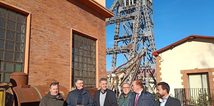 Blasco ha visitado el Parque Temático de la Minería y el Ferrocarril de Utrillas.