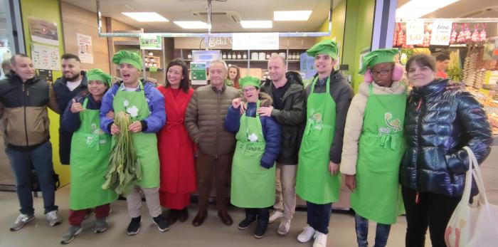 En el Mercado Central han podido familiarizarse con los ingredientes de las recetas