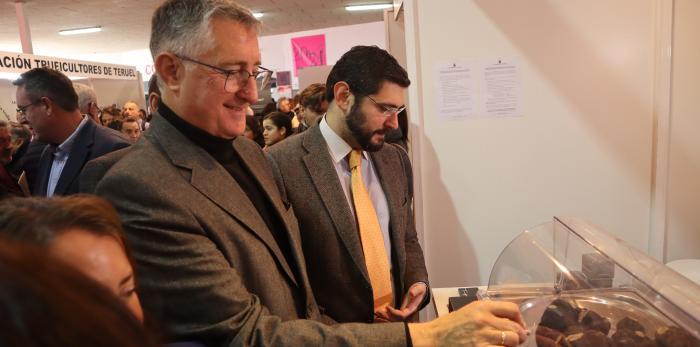 Nolasco y Blasco, durante la inauguración en Sarrión de la Feria de la Trufa.
