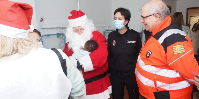 Visita de Papa Noel al Hospital Infantil Miguel Servet de Zaragoza