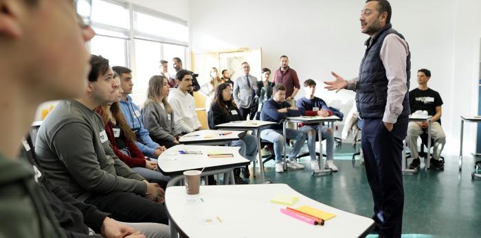 Trece estudiantes aragoneses de FP Dual han debatido, en el Campus Digital, sobre las mejoras de la formación