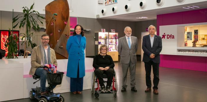 Susín ha estado este mediodía en el centro de día Josemi Monserrate, de Dfa, en Zaragoza