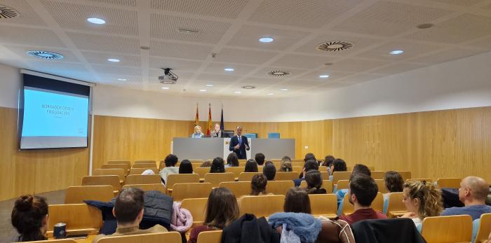El Departamento de Sanidad y el Salud se reúnen con los MIR de Familia de último año.