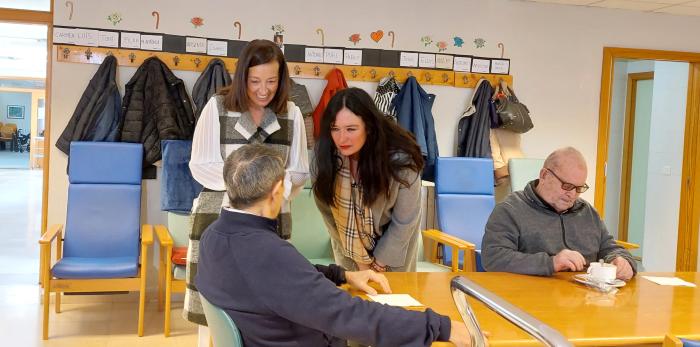 Susín ha visitado este lunes la residencia Sagrada Familia en Huesca junto a la alcaldesa Orduna