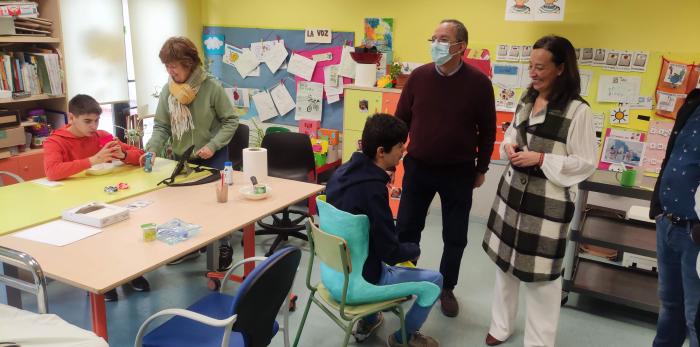 Susín ha estado esta mañana en ASPACE Huesca para conocer el espacio y su forma de trabajar