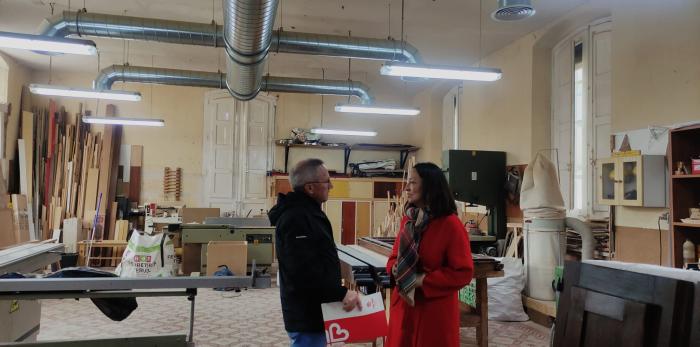 Susín ha estado en el Ayuntamiento y en las instalaciones de Cáritas en el antiguo colegio de San Nicolás