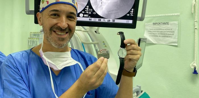 El servicio de Neurocirugía del Servet implanta la última innovación tecnológica en tratamiento del dolor crónico mediante estimulación medular.