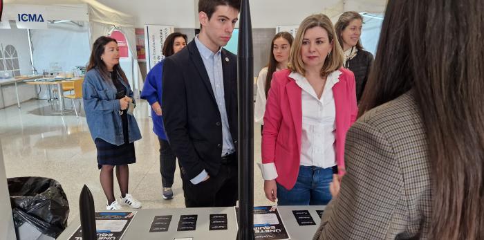 La consejera ha visitado varios stands y ha participado en los talleres que hasta el 22 de marzo protagonizan la Semana de la Ingeniería y la Arquitectura