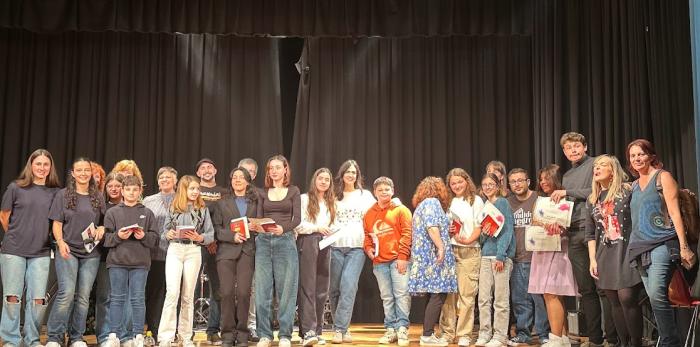 El evento tuvo lugar en la Sala Venecia, con la participación de alumnos de cinco centros educativos.