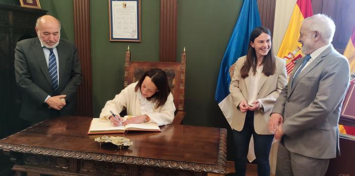 La visita a Calatayud ha incluido el Ayuntamiento, la Casa de Juventud, el centro de día para mayores y el centro ocupacional