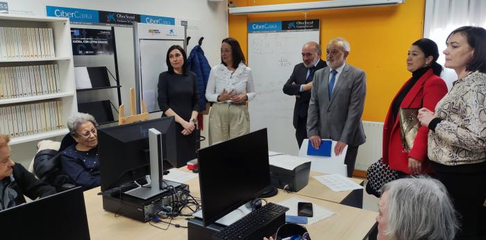 La visita a Calatayud ha incluido el Ayuntamiento, la Casa de Juventud, el centro de día para mayores y el centro ocupacional