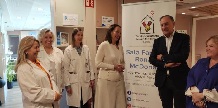 La consejera Susín ha conocido hoy las instalaciones de la sala familiar del Materno-Infantil, sostenida por la Fundación Ronald McDonald