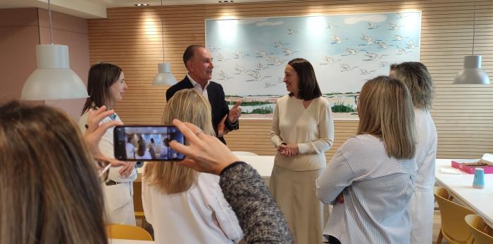 La consejera Susín ha conocido hoy las instalaciones de la sala familiar del Materno-Infantil, sostenida por la Fundación Ronald McDonald