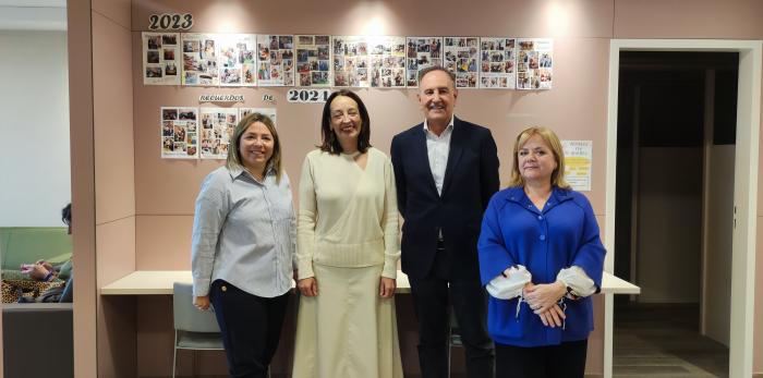 La consejera Susín ha conocido hoy las instalaciones de la sala familiar del Materno-Infantil, sostenida por la Fundación Ronald McDonald