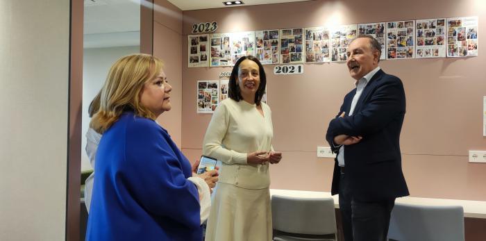 La consejera Susín ha conocido hoy las instalaciones de la sala familiar del Materno-Infantil, sostenida por la Fundación Ronald McDonald