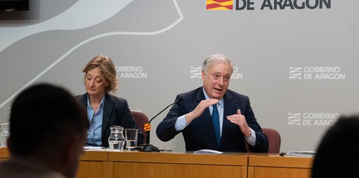 Fotos de la rueda de prensa y del acto con los alcaldes de más de 3.000 habitantes.