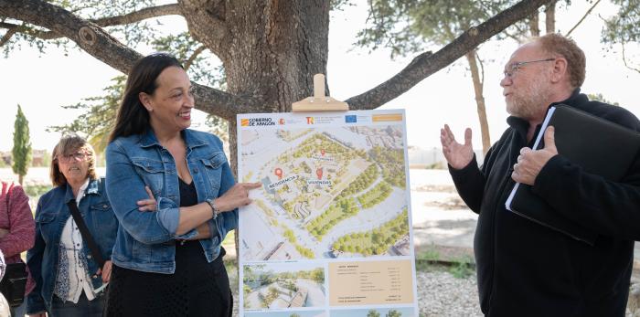La consejera Susín visita el emplazamiento del futuro complejo residencial de Valdefierro