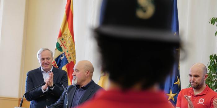 El presidente de Aragón recibe al Club Hielo Jaca