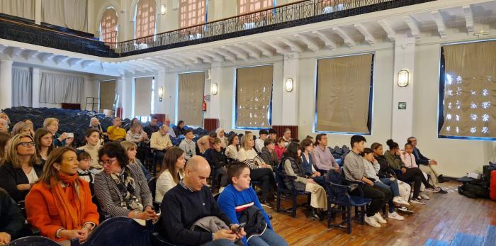 La directora general de Política Educativa, Ana Moracho, ha sido la encargada de desvelar el nombre de la ganadora del certamen