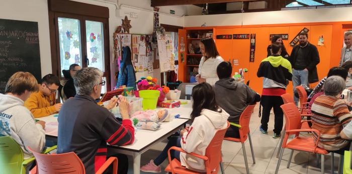 El recorrido por las dos comarcas ha pasado por los hogares de mayores del IASS en Jaca y Sabiñánigo, el CDIAT Carlos López Otín, los servicios sociales comarcales del Alto Gállego y el Ayuntamiento de Jaca, además del centro Ignacio Claver de Martillué