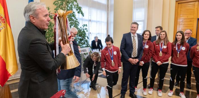 El presidente recibe al Club Patín Esneca de Fraga