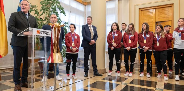 El presidente recibe al Club Patín Esneca de Fraga
