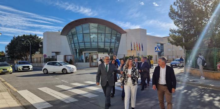 La consejera ha visitado el campus, antes de presidir la primera reunión de la comisión técnica.